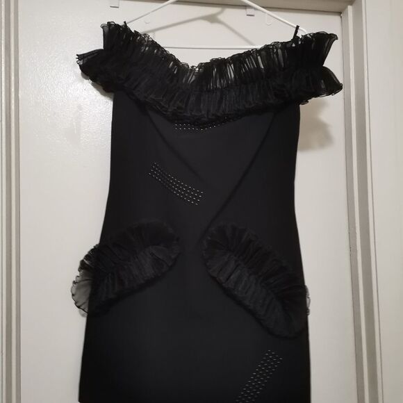 Christopher Kane Off The Shoulder Frill Dress. - Picture 2 of 9